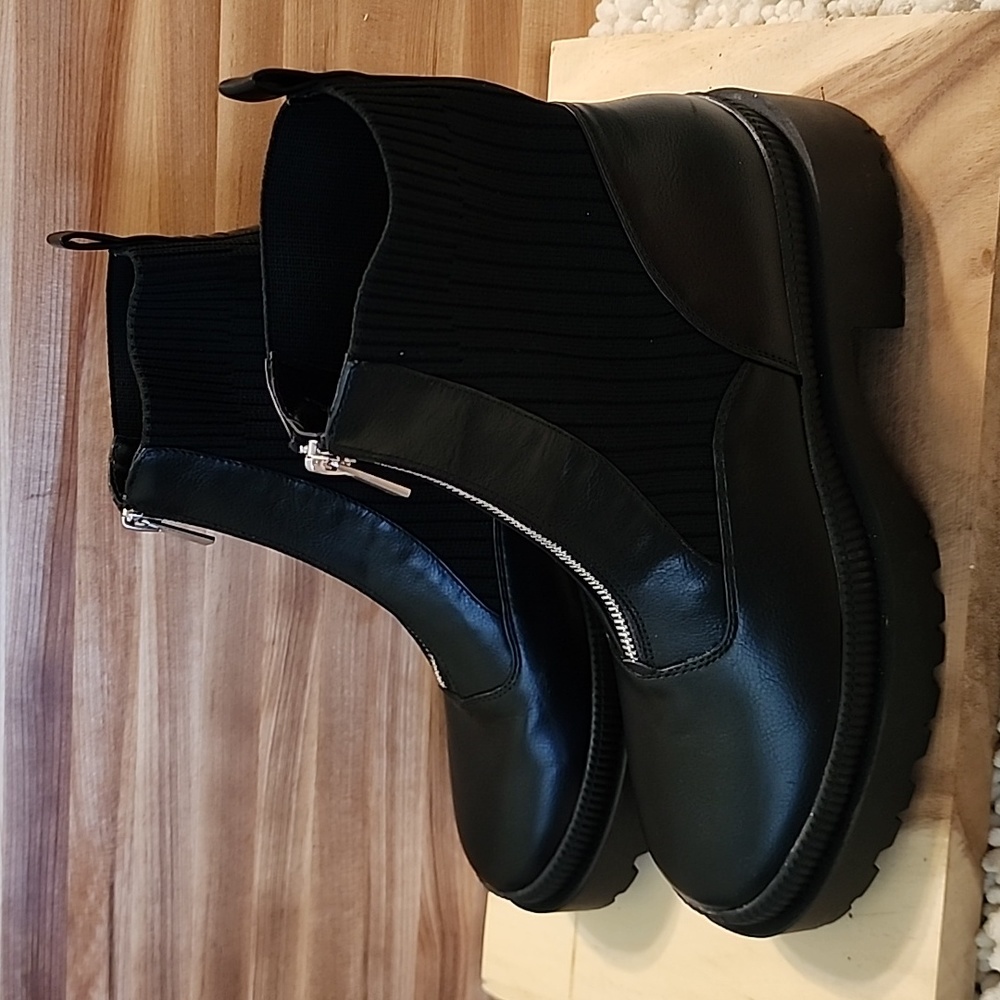 BCBG STYLE MONTANA WOMAN'S 9.5 LEATHER/ZIPPER SWEATER COMBAT BOOTS NWOB